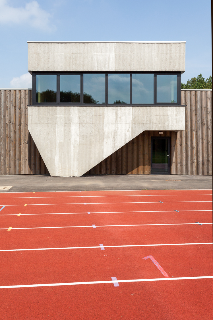 architecture-contemporaine-hydrion-arlon-adeps-athlétisme-reservoir-a-bois-béton-photo