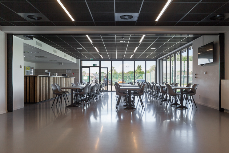 architecture -contemporaine-centre-culturel-sportif-scailmont-manage-rénovation-extension-bois-photo-intérieur-cafeteria